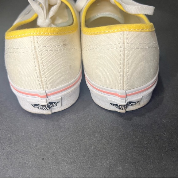 VANS - Picture 3 of 5